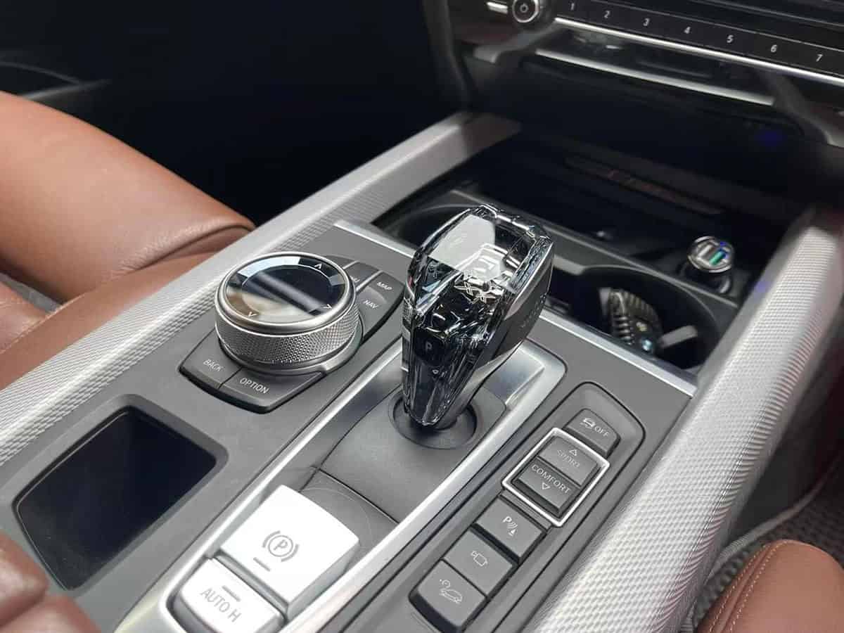 Elevating the BMW X5 F15's Interior with a Crystal Shifter